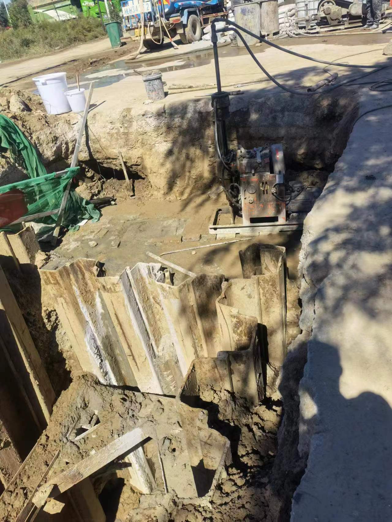 沁园街道基坑隧道止水帷幕桩底钻孔高压注浆